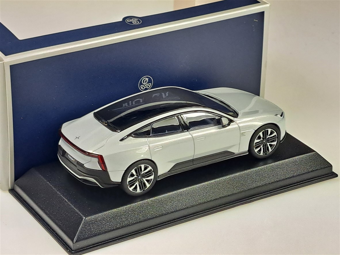 POLESTAR 5 2025 Magnesium - obrazek 2