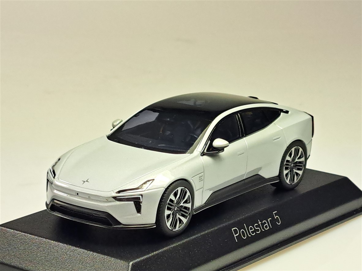 POLESTAR 5 2025 Magnesium - obrazek 3