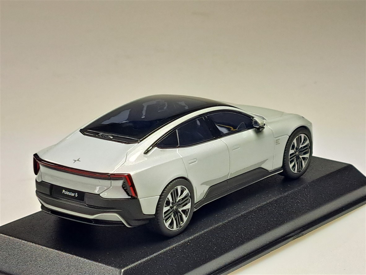 POLESTAR 5 2025 Magnesium - obrazek 4