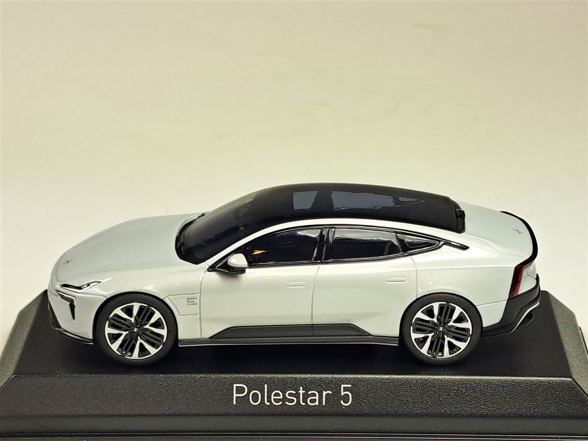 POLESTAR 5 2025 Magnesium - obrazek 5