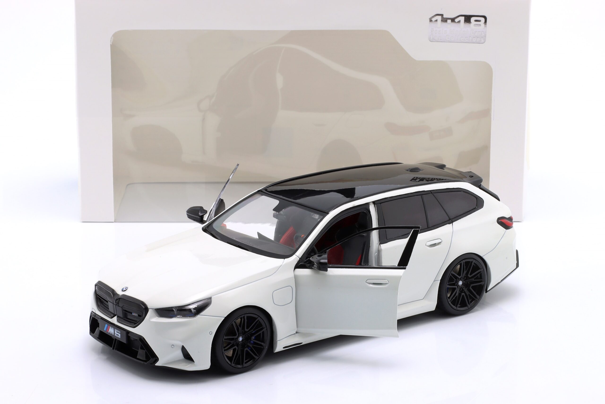 BMW M5 Touring (G99) 2025 Alpine White - obrazek 3