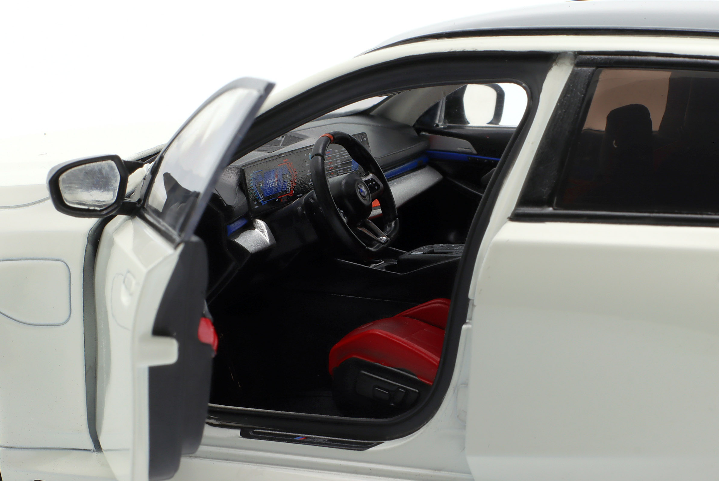 BMW M5 Touring (G99) 2025 Alpine White - obrazek 8