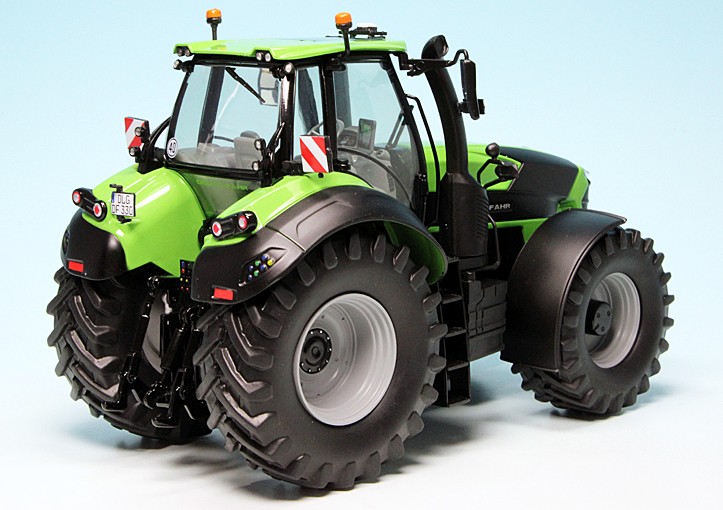 DEUTZ FAHR 9340 TTV Tractor (Facelift 2022) Green - obrazek 2