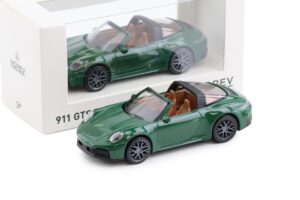 PORSCHE 911 GTS TARGA 2024 British Racing Green - JET CAR