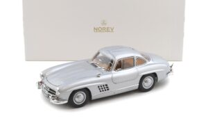 MERCEDES-BENZ 300 SL "Gullwing" 1954 Silver